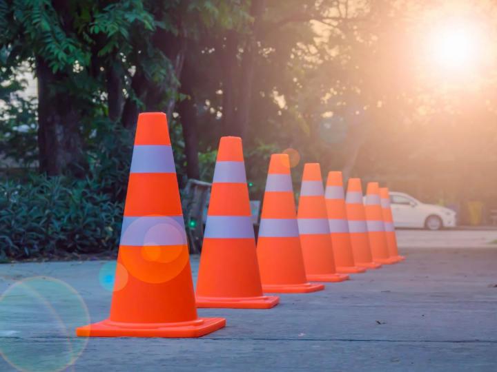 Des équipements de signalisation adaptés à vos besoins temporaires ou permanents à Montréal.